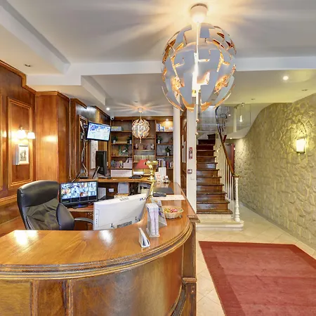 Korner Montmartre Париж