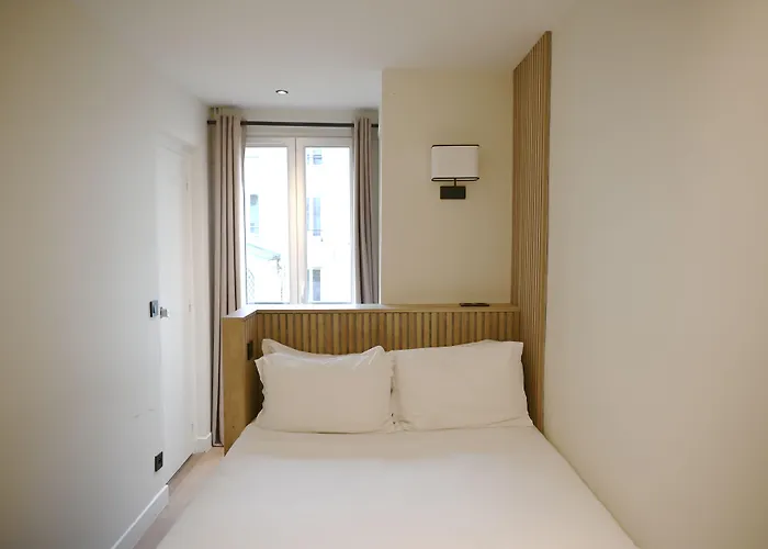 Korner Montmartre Szálloda